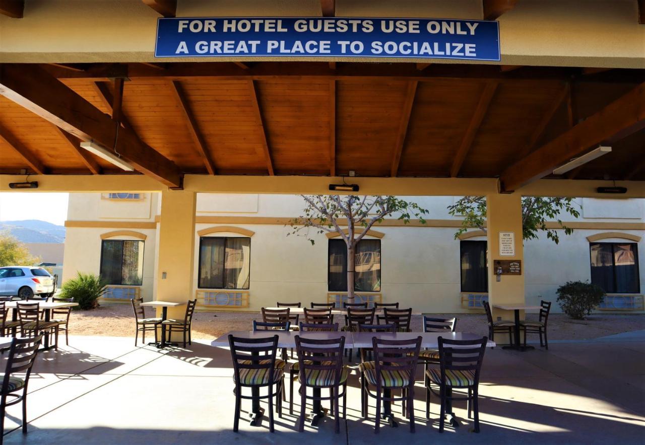 Oasis Inn And Suites 29 Palms Hotel Joshua Tree National Park Twentynine Palms Bagian luar foto