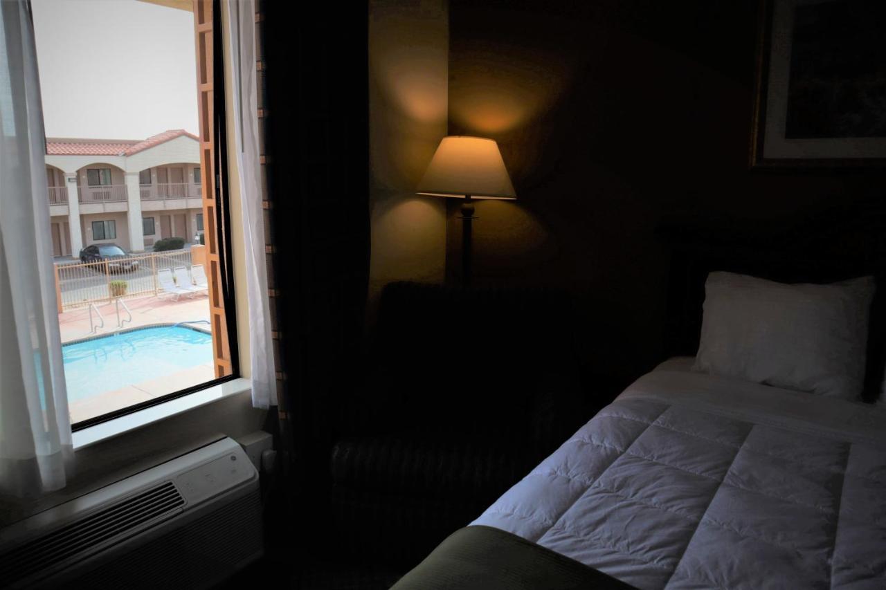 Oasis Inn And Suites 29 Palms Hotel Joshua Tree National Park Twentynine Palms Bagian luar foto